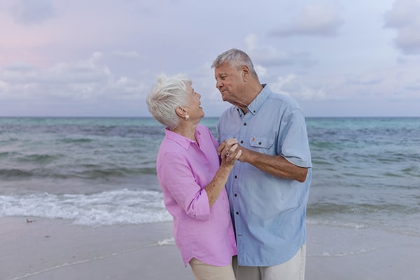 picture of couple on navarre beach, fl